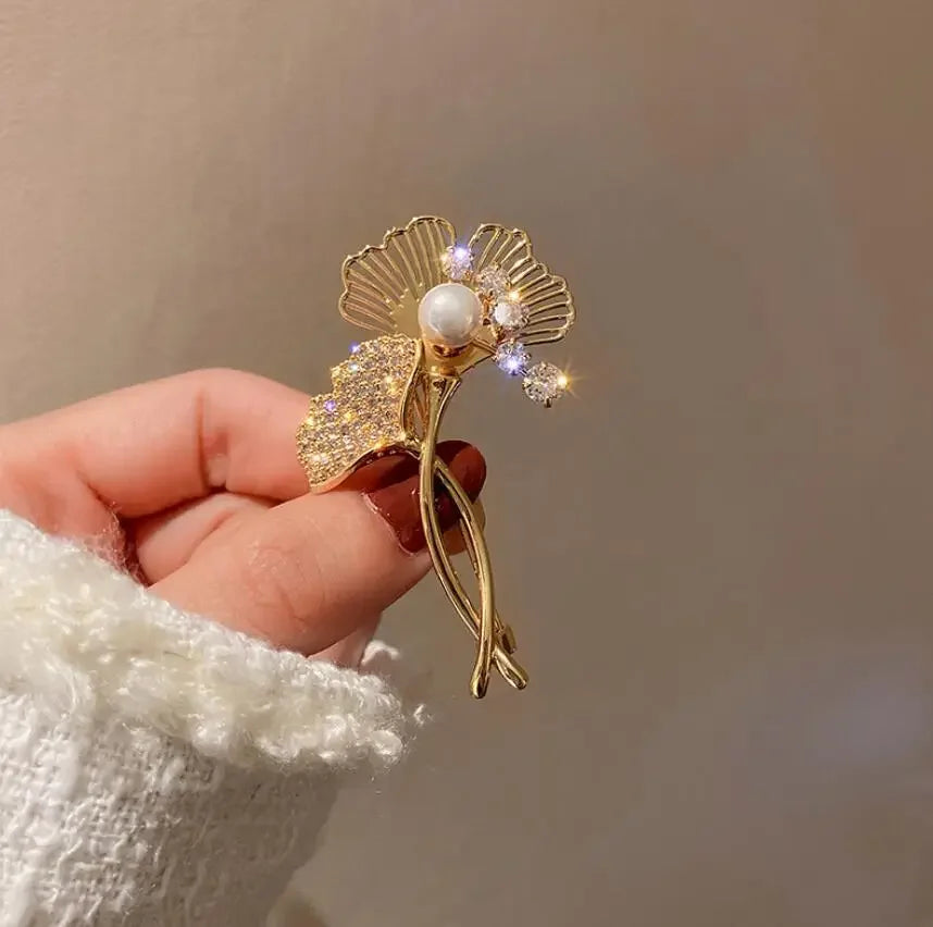 Fashion Women Girls Elegant Emerald Crystal Butterfly Brooches Badges Classic Lady Dress Suit High-End Pins Jewelry