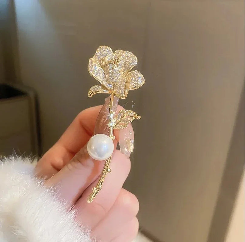 Fashion Women Girls Elegant Emerald Crystal Butterfly Brooches Badges Classic Lady Dress Suit High-End Pins Jewelry