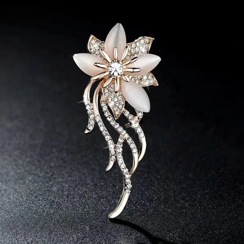 Fashion Women Girls Elegant Emerald Crystal Butterfly Brooches Badges Classic Lady Dress Suit High-End Pins Jewelry