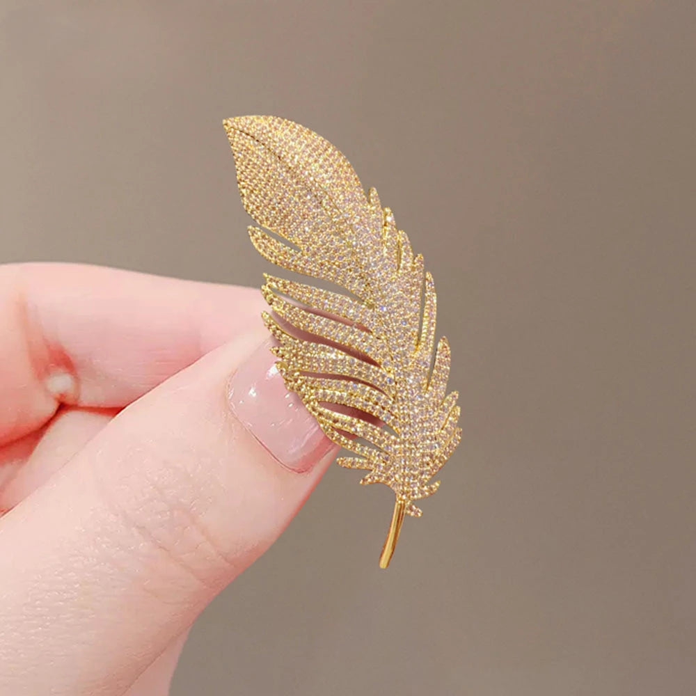 Fashion Women Girls Elegant Emerald Crystal Butterfly Brooches Badges Classic Lady Dress Suit High-End Pins Jewelry