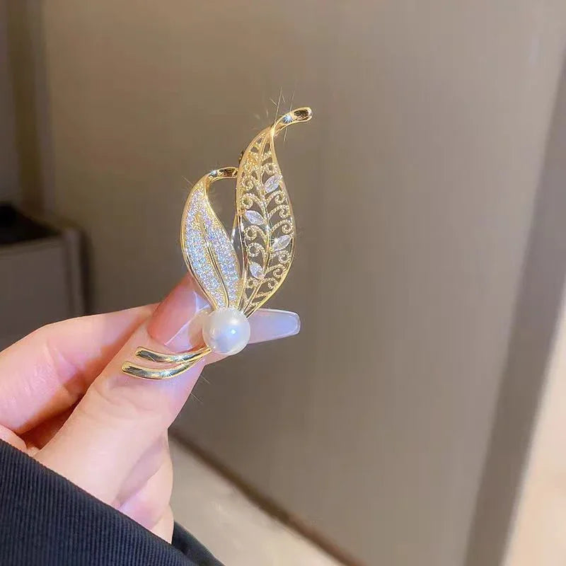 Fashion Women Girls Elegant Emerald Crystal Butterfly Brooches Badges Classic Lady Dress Suit High-End Pins Jewelry