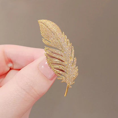 Fashion Women Girls Elegant Emerald Crystal Butterfly Brooches Badges Classic Lady Dress Suit High-End Pins Jewelry